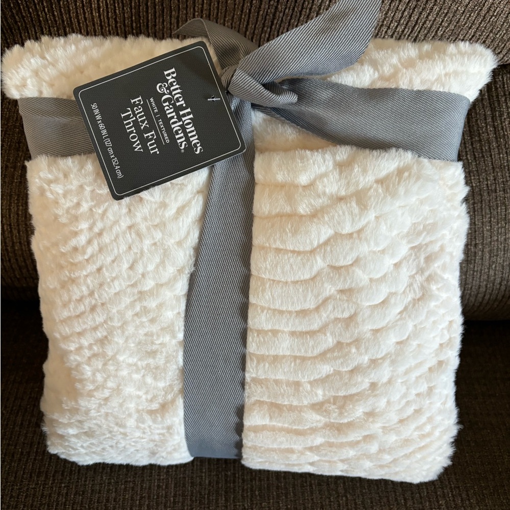 FAUX FUR THROW